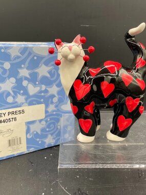 2002 Amy Lacombe Whimsiclay Midnight Love Hearts Cat #86087 Cat in Box